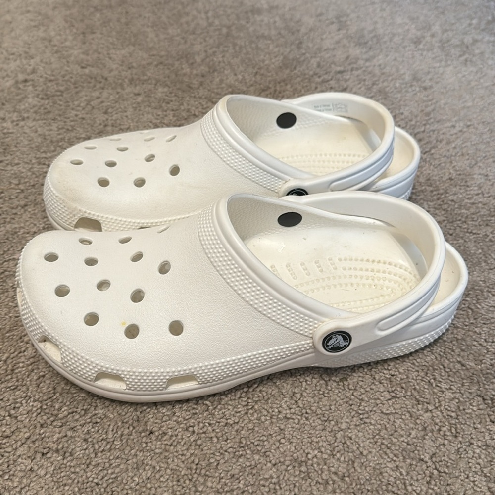 Classic Crocs - Picture 2 of 4